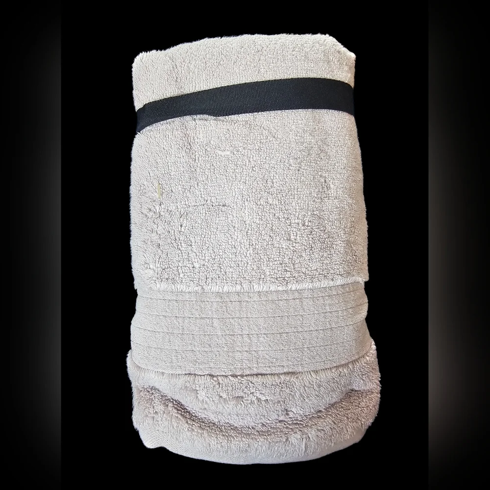 Vera Wang Lavander Hand Towel Set - Two Pack
